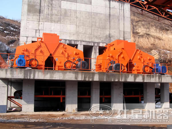 錘式碎石機(jī)生產(chǎn)現(xiàn)場(chǎng)