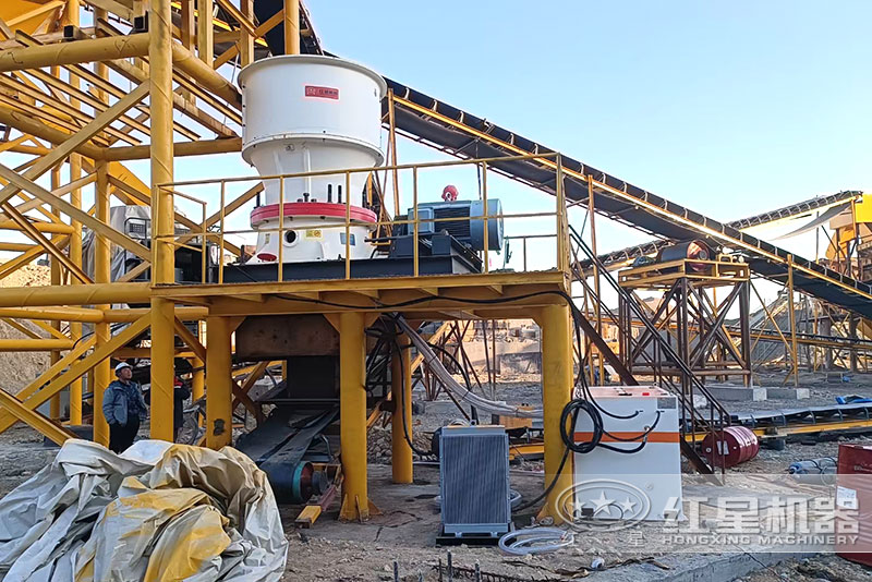 時(shí)產(chǎn)量200噸花崗巖碎石生產(chǎn)線(xiàn)搭建現(xiàn)場(chǎng)
