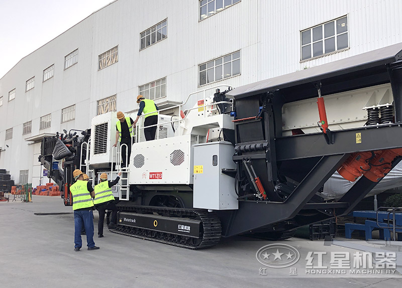 紅星機(jī)器移動(dòng)磚頭粉碎機(jī)現(xiàn)貨，用戶實(shí)地考察