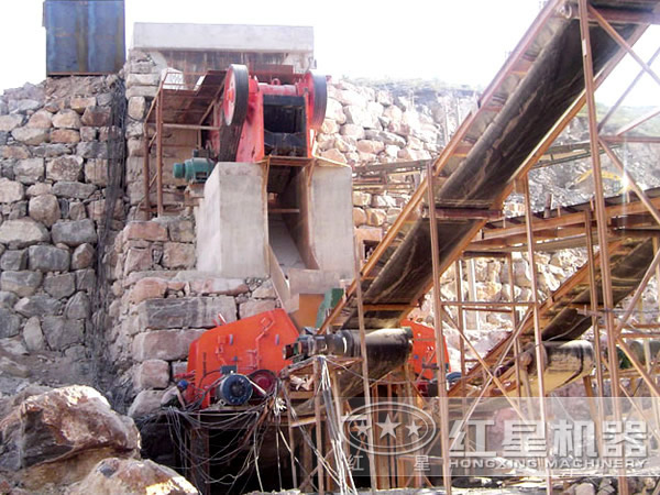 破碎機(jī)現(xiàn)場圖片