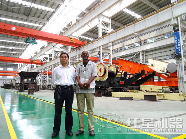 河南移動(dòng)式石子破碎機(jī)廠家車(chē)間