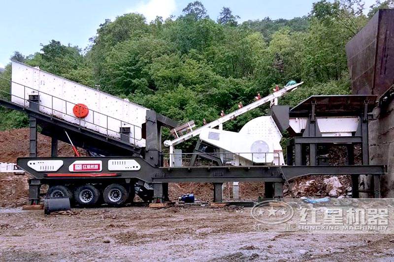 后八輪移動(dòng)石子機(jī)工作現(xiàn)場圖