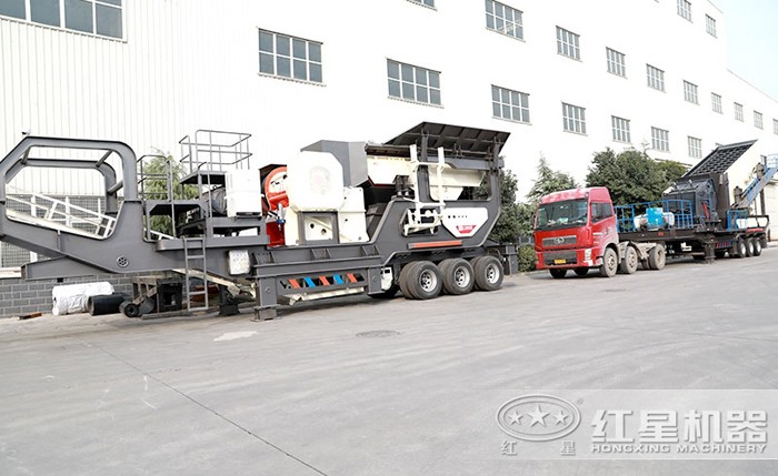 搭載顎式破碎機(jī)、反擊式破碎機(jī)