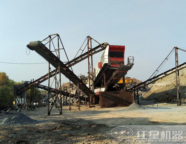 三合一移動(dòng)重錘破碎站遠(yuǎn)景