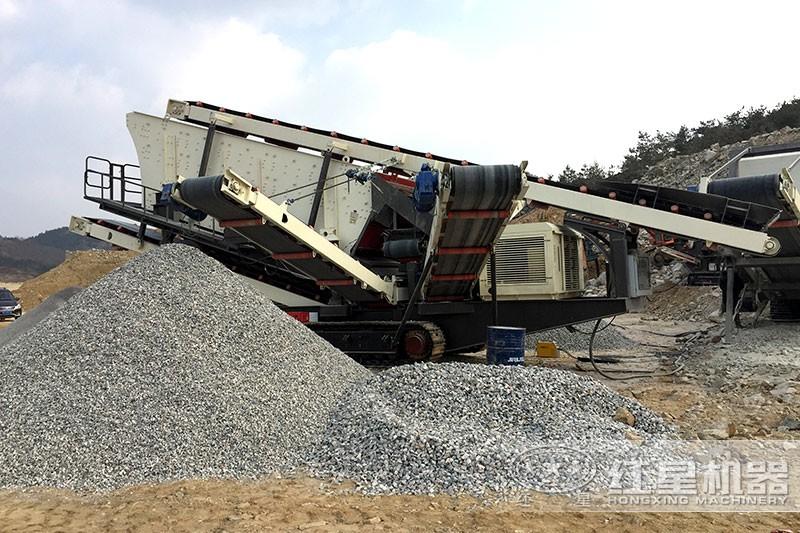 移動沙石機(jī)生產(chǎn)石子現(xiàn)場