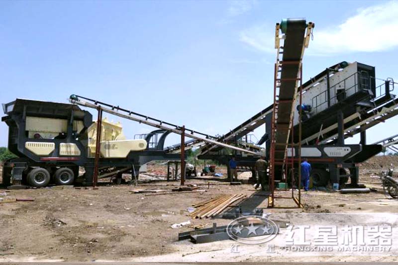 移動(dòng)式建筑垃圾粉碎機(jī)客戶現(xiàn)場