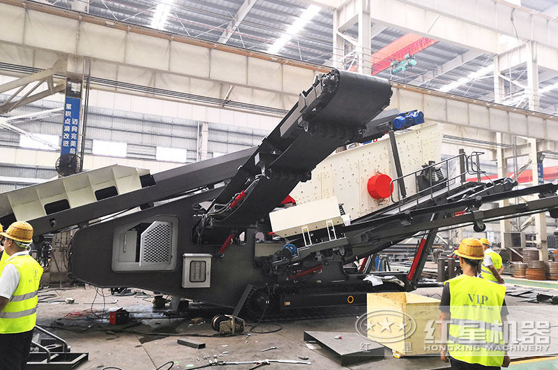 用戶來廠參觀移動破碎機，大力贊賞紅星品質(zhì)