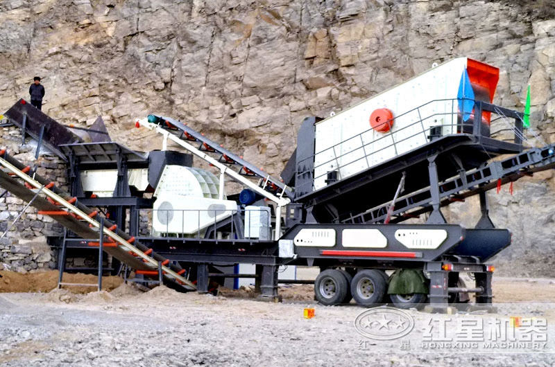 輪胎式單機(jī)組合移動(dòng)式破碎機(jī)現(xiàn)場(chǎng)，時(shí)產(chǎn)量100噸左右