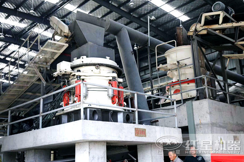 硬物料碎石場，圓錐式破碎機(jī)現(xiàn)場