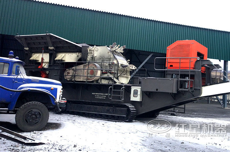 履帶移動破碎機搭配靈活，行走自由