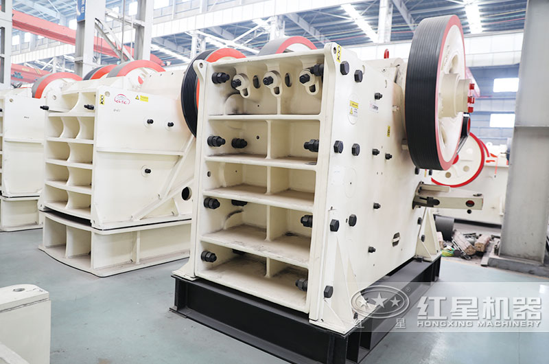 花崗巖粗碎設(shè)備，鄂式破碎機(jī)