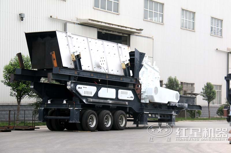 移動(dòng)反擊式破碎站，上圖