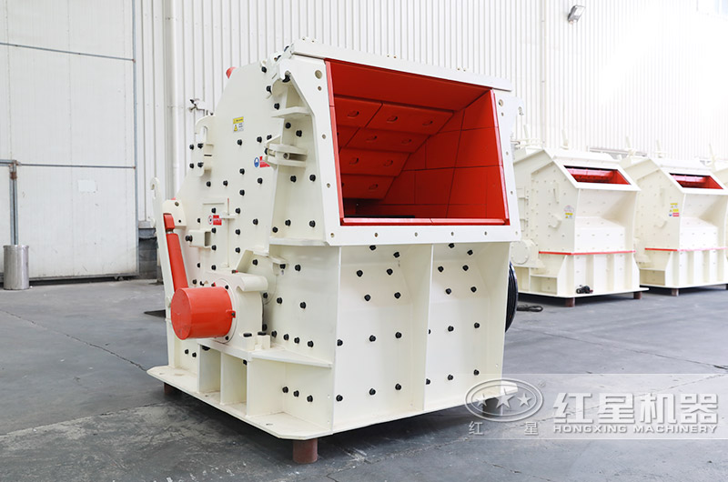 反擊式破碎機沖擊力大，石粉少